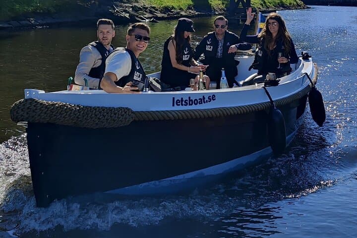 Self Drive Electric Boat in the Canals 2