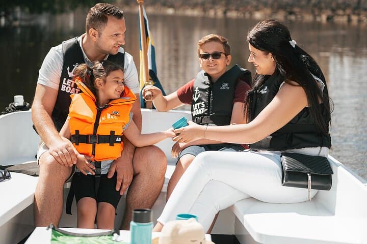 Self Drive Electric Boat in the Canals 3