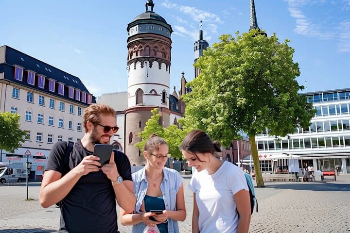 Private audio book city rally in Düsseldorf’s old town