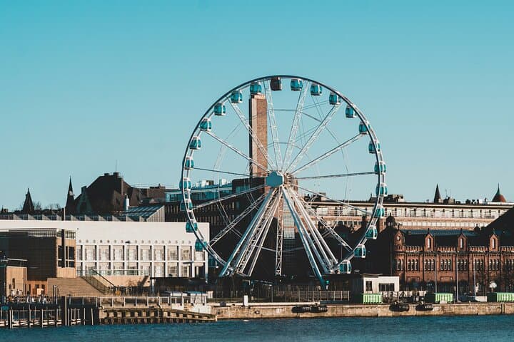 Explore Helsinki in Portuguese with a PRIVATE guide 3