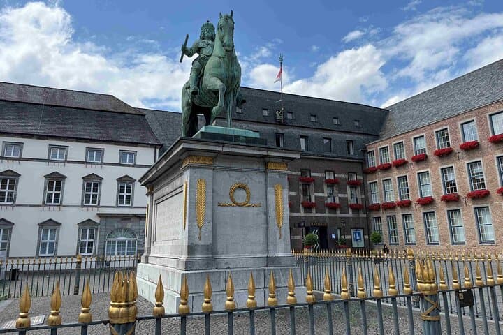 Delightful Düsseldorf Audio Guide: Old Town Historical Highlights 3