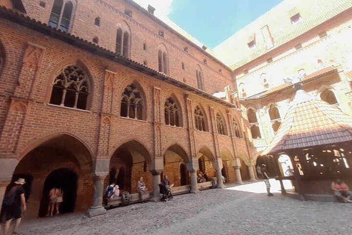 Aiport Gdansk Transfer to Malbork Castle or Stutthof 5
