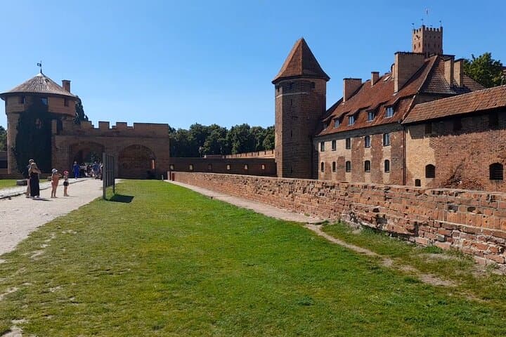 Aiport Gdansk Transfer to Malbork Castle or Stutthof 3
