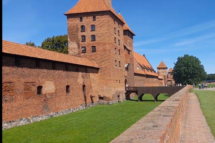 Aiport Gdansk Transfer to Malbork Castle or Stutthof 4