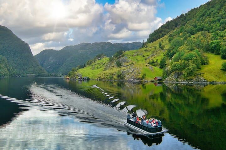 Mostraumen Lux Pontoon Cruise - Bergen Fjords 5