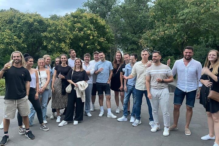 Private Düsseldorf Nightlife Tour: Shots & Club Entry 5