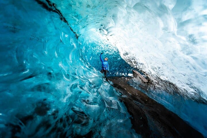 Jökulsárlón: Visit a Natural Blue Ice Cave 5