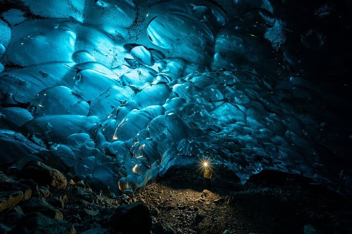 Jökulsárlón: Visit a Natural Blue Ice Cave 3