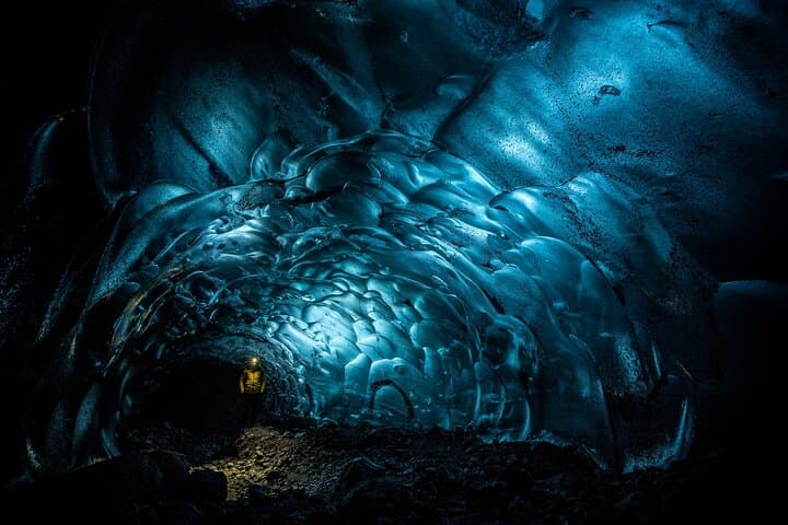Jökulsárlón: Visit a Natural Blue Ice Cave 2