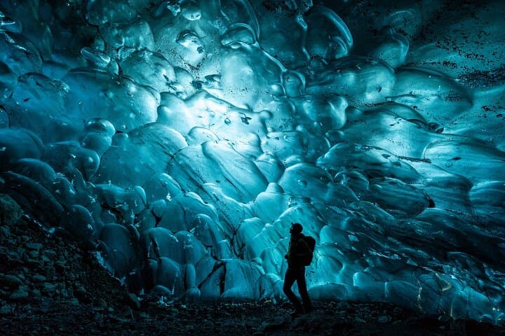 Jökulsárlón: Visit a Natural Blue Ice Cave 4