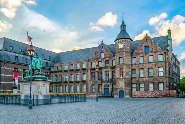 Best of Düsseldorf: Guided Tour of the Historic City Center 4