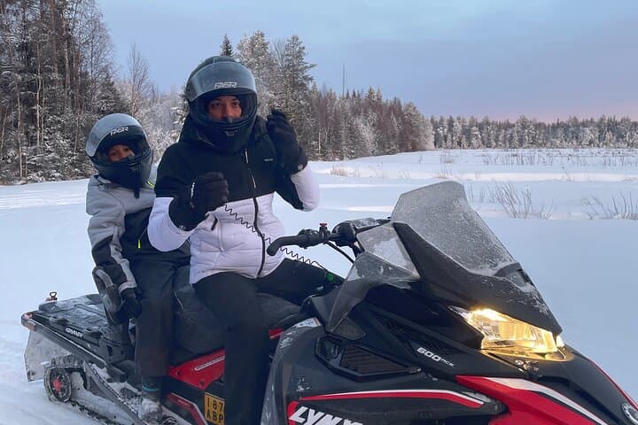 Snowmobile drive experience 3