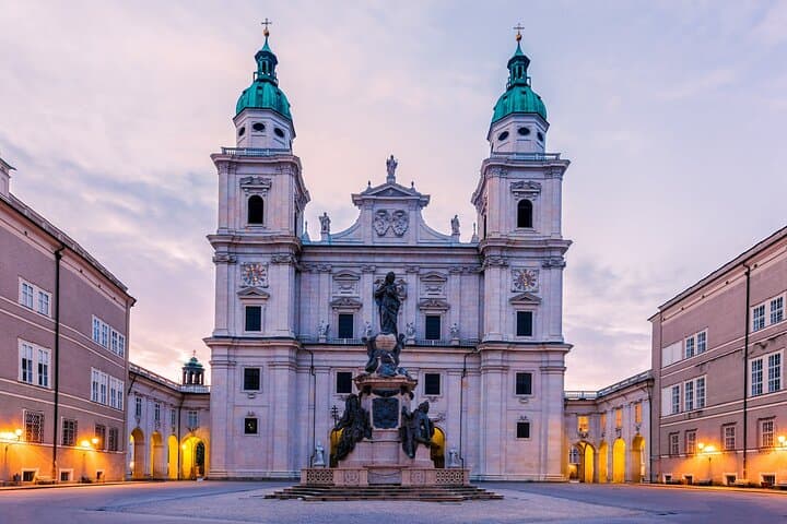 Private transfer: Nuremberg to Salzburg, 2h of Sightseeing stop 4