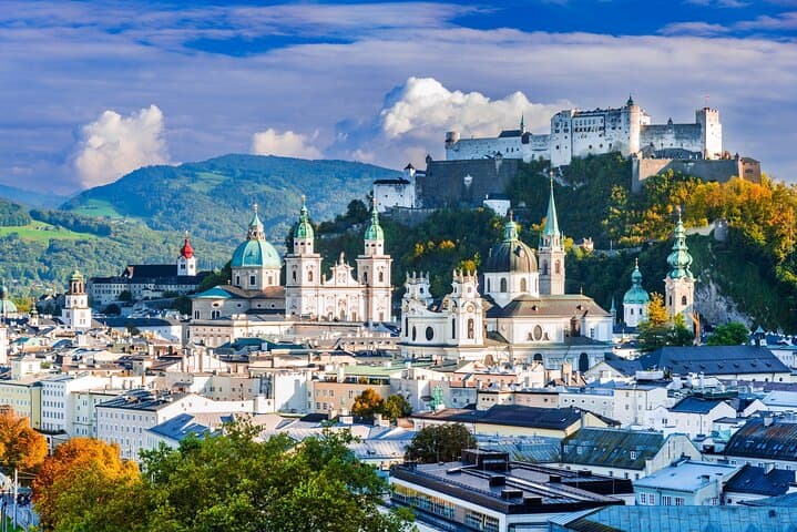 Private transfer: Nuremberg to Salzburg, 2h of Sightseeing stop 2