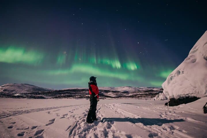Aurora Car Chasing Tour with Photographer 3