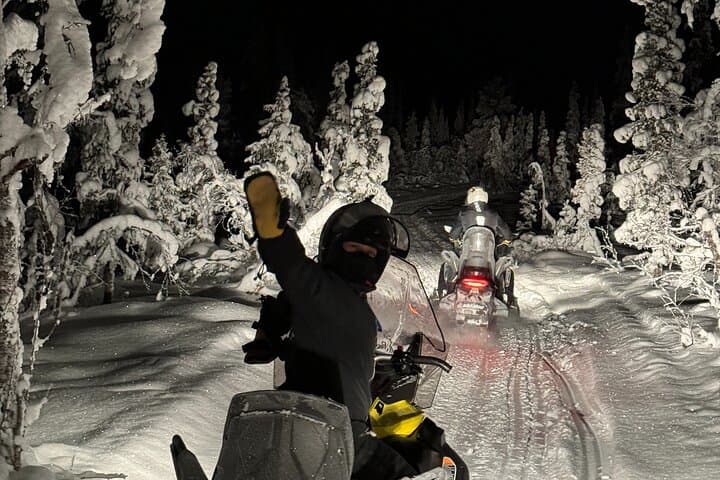 Northern Light Snowmobile Tour in Kiruna 5