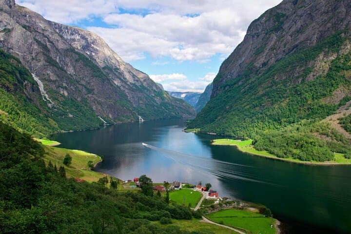 Private tour - Viking Village, Nærøyfjord Cruise & Flåm Railway