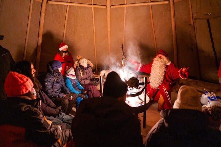 Rovaniemi: Meet Santa Claus & Northern Lights Experience 2