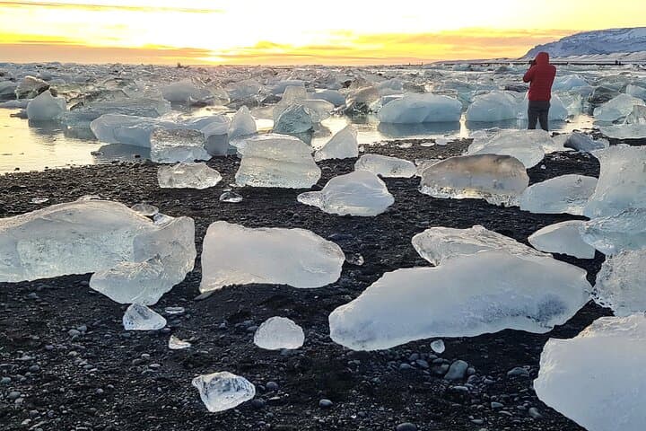 Glacier Lagoon & South Coast. Private Day Tour 4