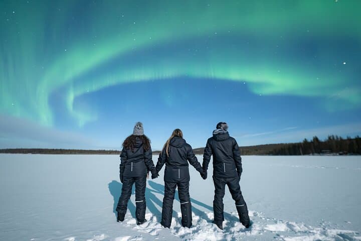 Northern Lights Hunting Photography Tour in Rovaniemi Finland 4