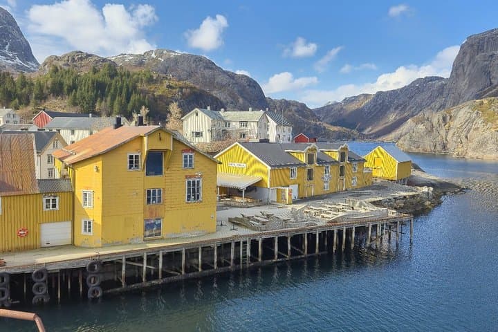 Discover the Lofoten Islands in French. 5