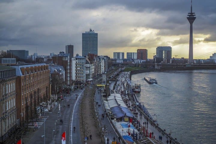 Explore Modern Dusseldorf-Iconic Architecture & Scenic Waterfront 4
