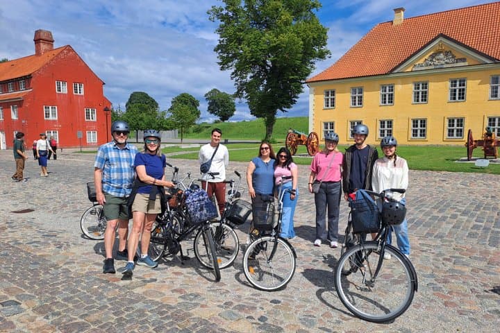 2.5 Hour Must See Bike Tour Adventure in Copenhagen 4