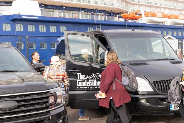 Nordic Luxe: Private VIP Transfer Helsinki 3